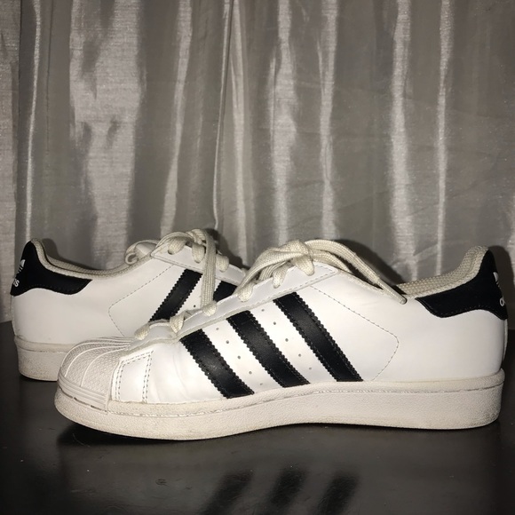 adidas superstar tongue